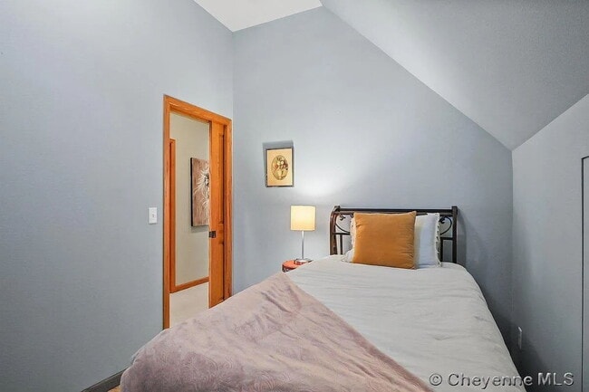 Building Photo - Charming Three Bedroom Home!