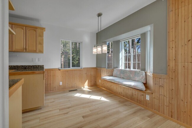 Building Photo - Updated Renton Retreat with Bonus Room, Fe...