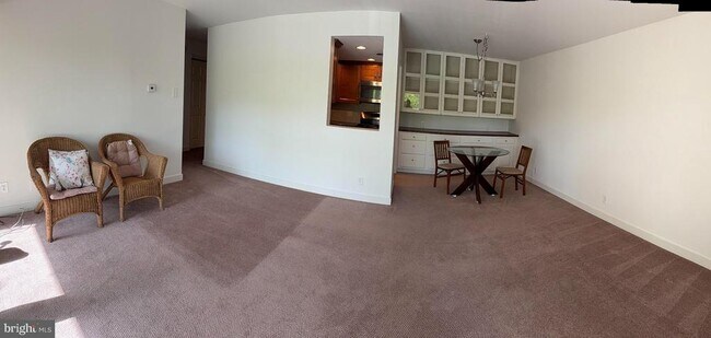 Building Photo - 300 Drummers Ln