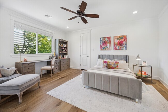 Building Photo - 2031 Sheridan St