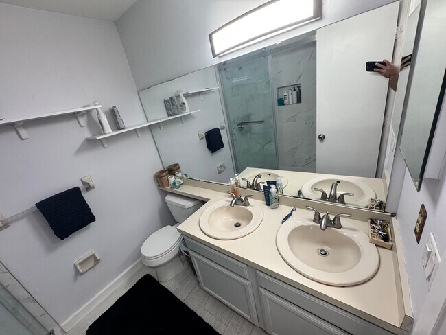 Building Photo - 3432 Hillmont Cir