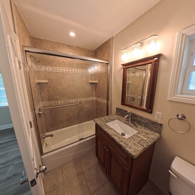 Building Photo - 71 Suffolk Ave