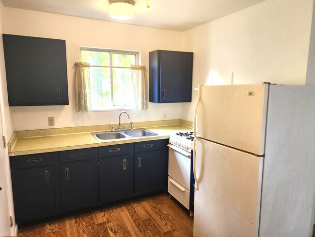 Building Photo - 3884 N West River Rd