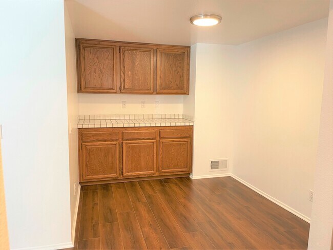 Building Photo - 1450 Palisades Dr