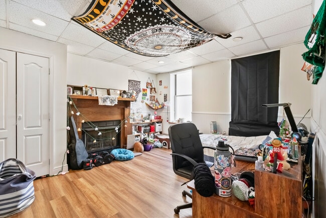 Building Photo - 2120 E Carson St