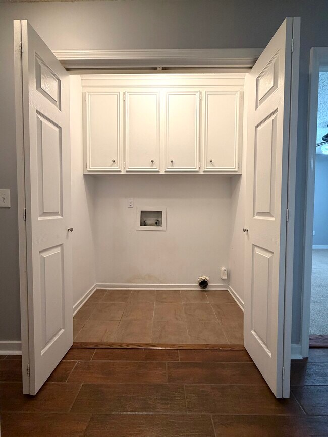 Building Photo - 1020 Mcdale Ln