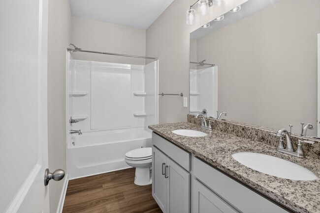 Building Photo - 4787 Wellesley Dr