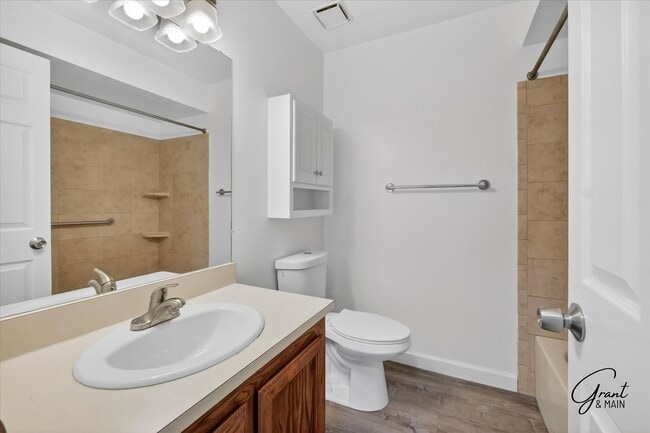 Building Photo - $1395 2 bedroom ground floor condo