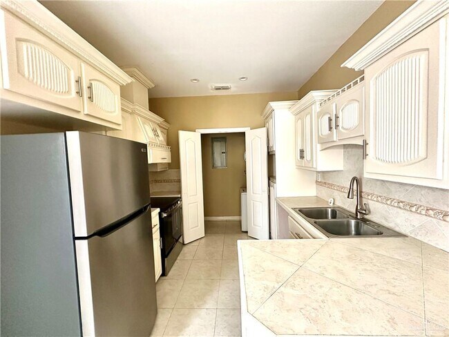 Building Photo - 2013 Agua Fina Ave