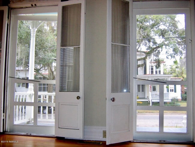 Building Photo - 506 Craven St