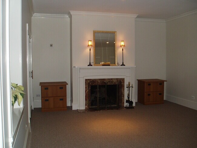 Building Photo - 646 Pickford Pl NE