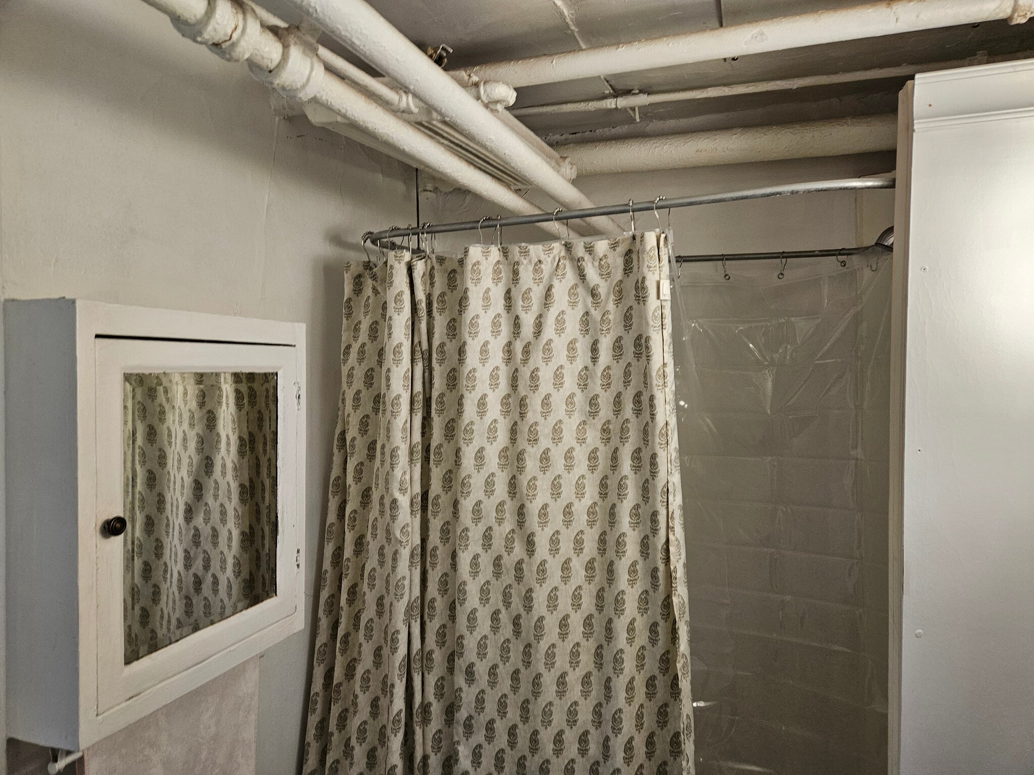 Building Photo - 2910 James Ave S