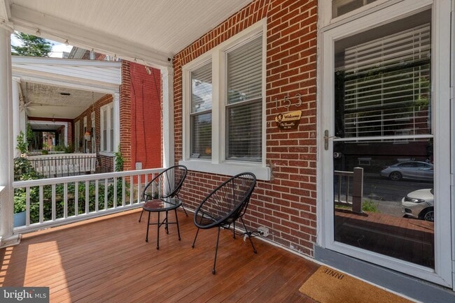 Building Photo - 153 E Ross St