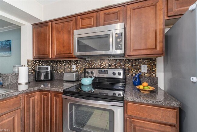 Kitchen - 662 Biltmore Dr