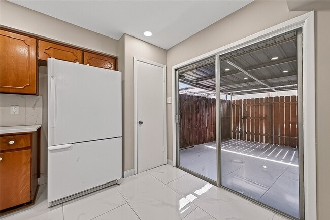 Building Photo - 6649 De Moss Dr
