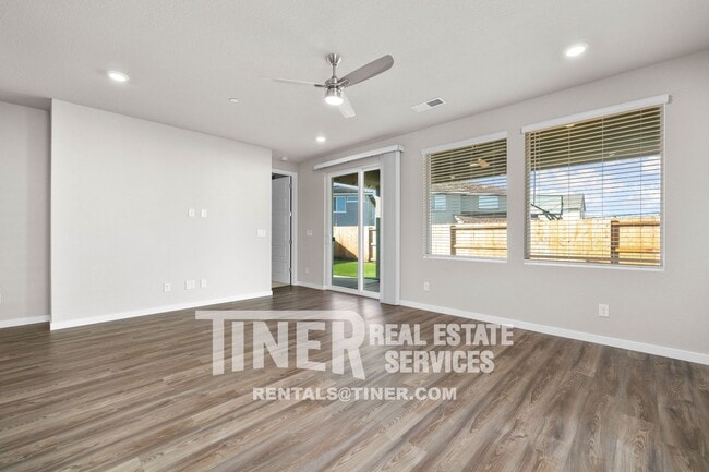 Building Photo - 4224 Roanne Wy