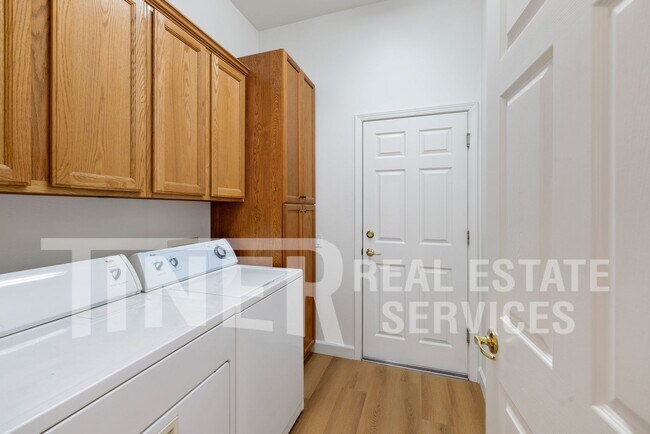 Building Photo - 7401 Acorn Glen Loop