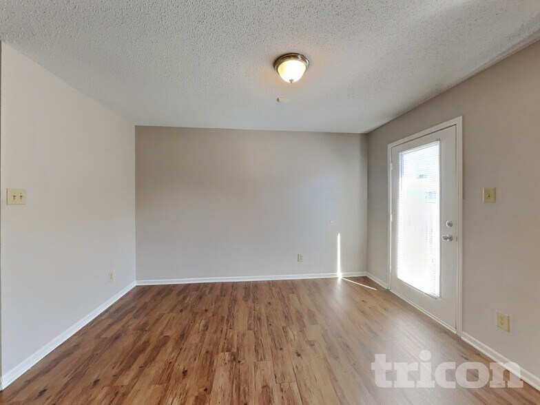 Building Photo - 10393 Fairmont Ln