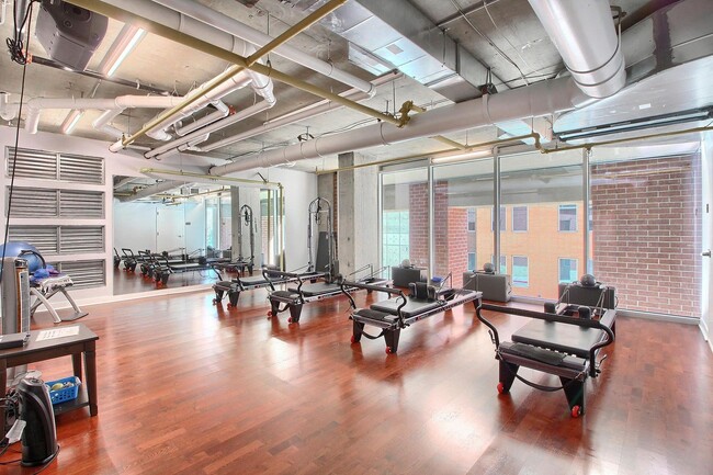 Building Photo - INCREDIBLE Riverfront Park Condo- 1 MONTH ...