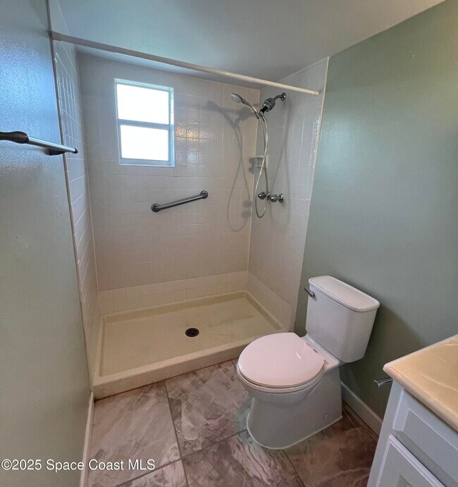 Building Photo - 424 Dove Ln