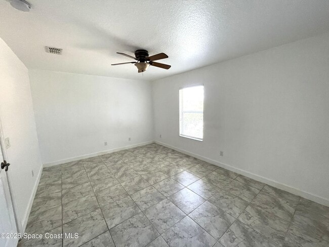 Building Photo - 2600 Revolution St