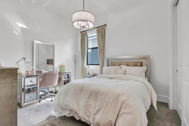 Building Photo - 5320 St Armands Way