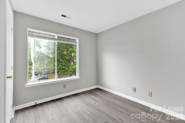 Building Photo - 9531 University Terrace Dr