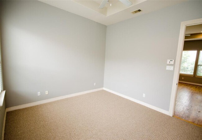 Building Photo - 3802 Center Plaza Dr