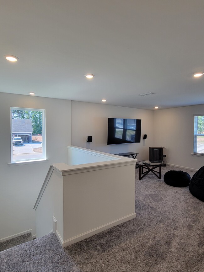 Building Photo - 645 Thomas Gage Dr