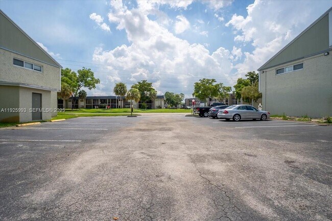 Building Photo - 8105 Lagos De Campo Blvd