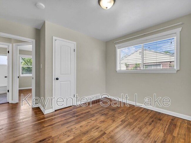 Building Photo - 965 MacFarland Dr