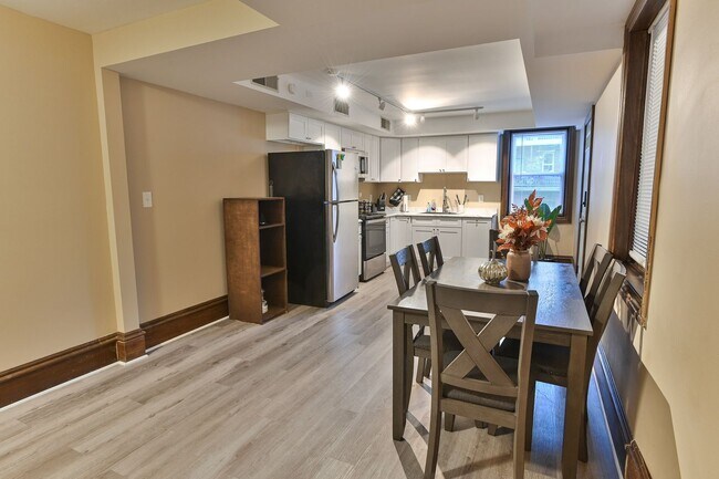 Building Photo - 119 Locust St