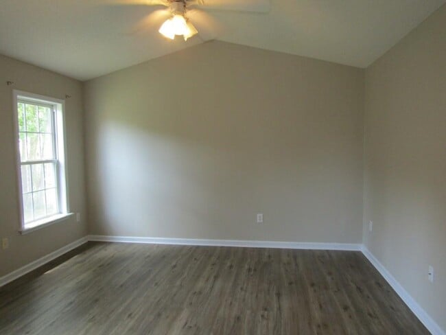 Building Photo - 2208 Seaford Dr
