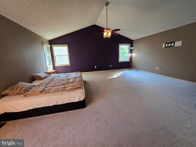 Building Photo - 1 Radcliff Ct