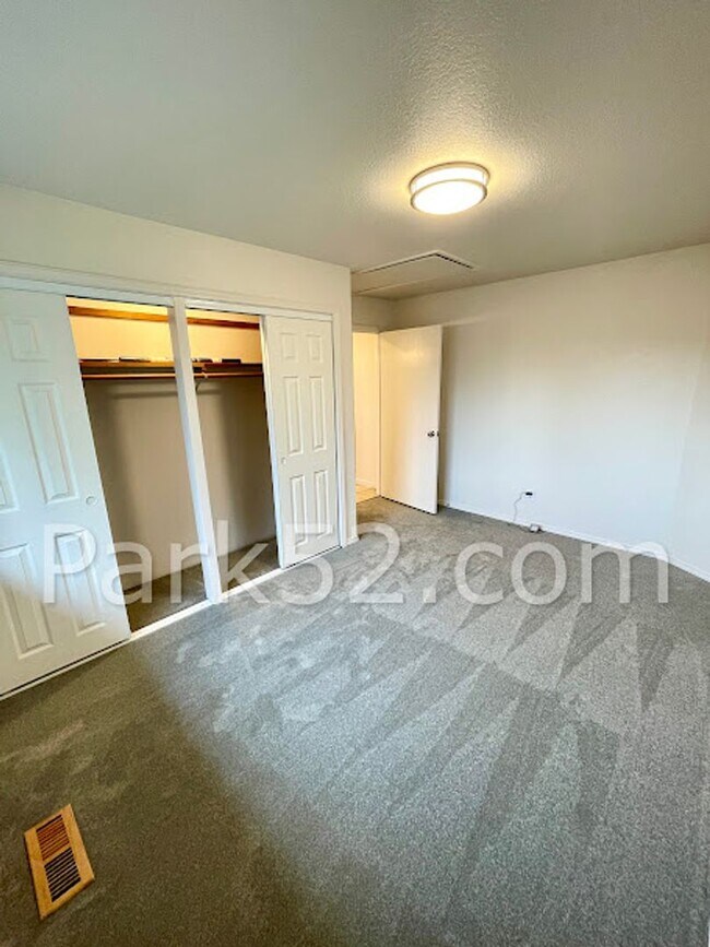 Building Photo - 9024-9024 Waverly Dr SW