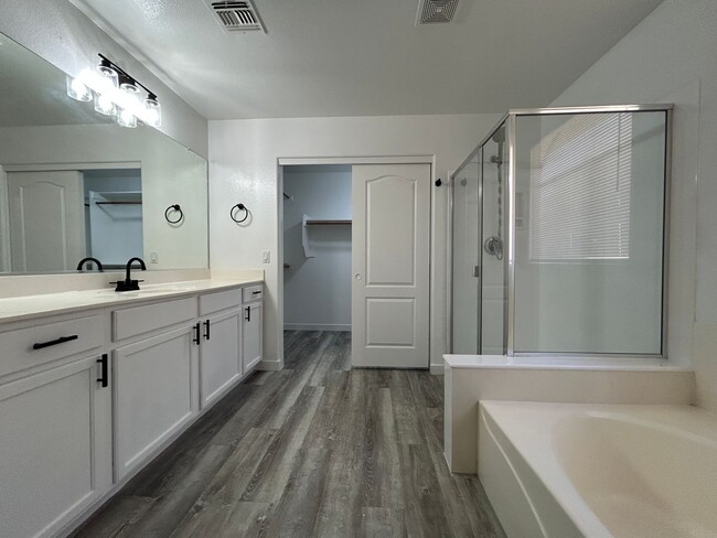 Building Photo - Beautifully Remodeled 3 Bedroom home that backs to the Golf Course