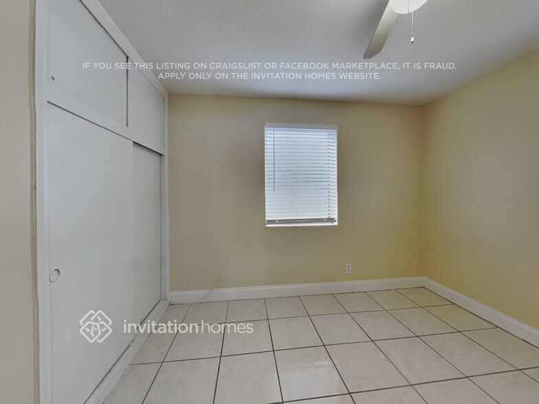 Building Photo - 854 W Jasmine Dr