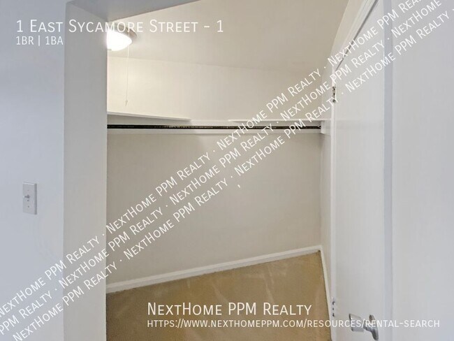 Building Photo - 1 E Sycamore St