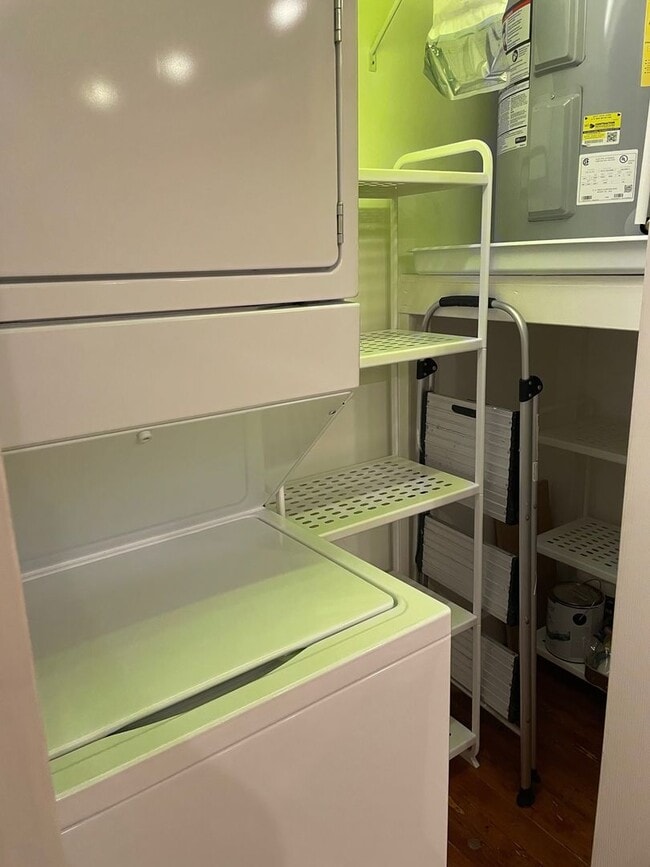 Building Photo - Beautiful 1-Bedroom Apartment in the Heart of Northern Liberties! Available mid-June!