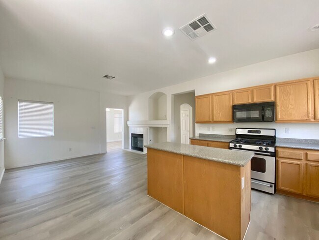 Building Photo - Nice two-story single family house with 3 bedrooms and 2 baths