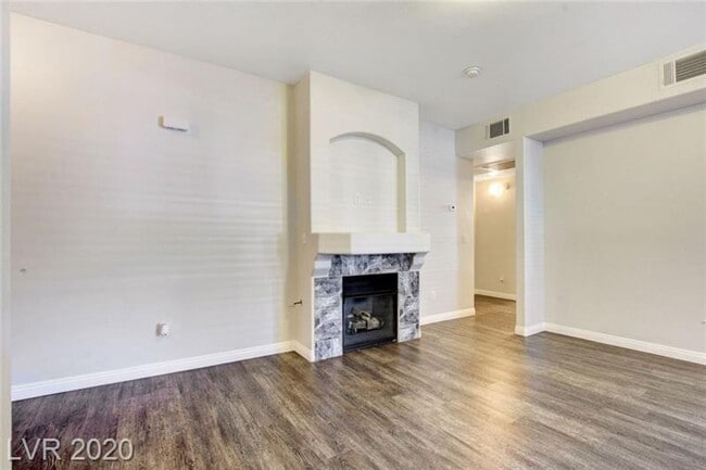 Building Photo - Gorgeous 2bedoom condo ready for immediate move-in!