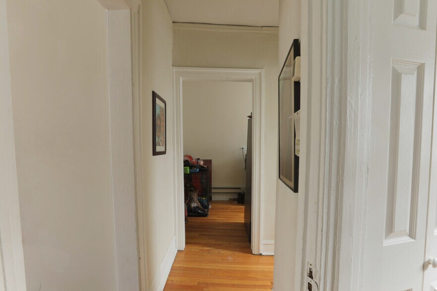 Building Photo - 839 W Newport Ave