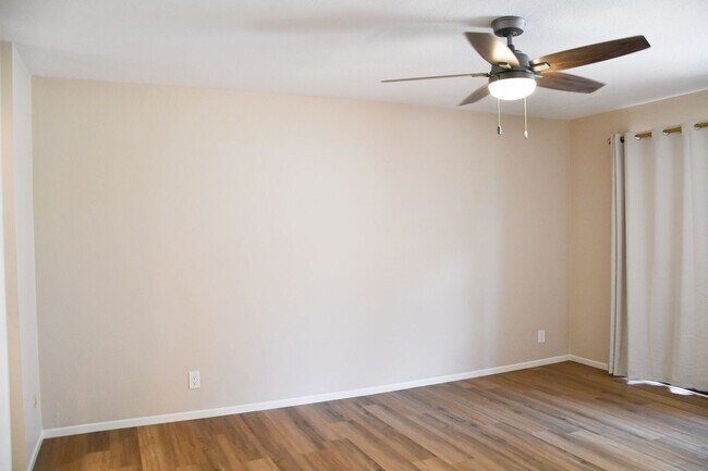 Building Photo - Newly remodeled and updated