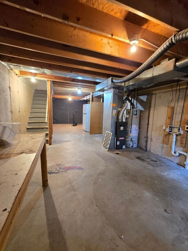Building Photo - 2 Bedroom Townhome