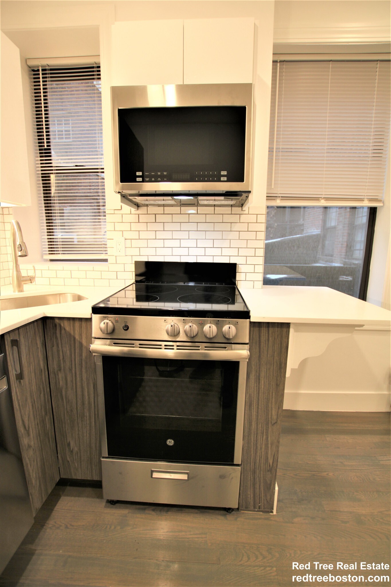 Building Photo - 24 Phillips St