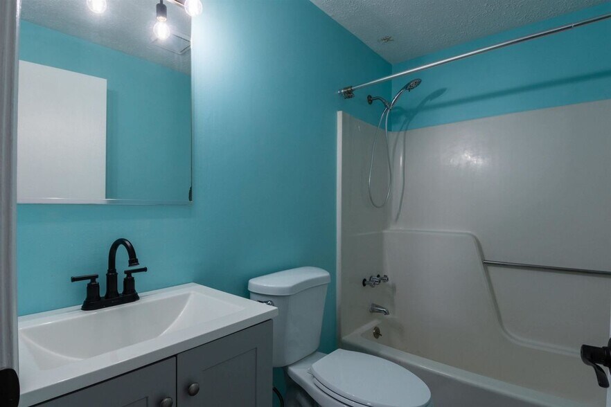 Building Photo - 535 Calef, #17