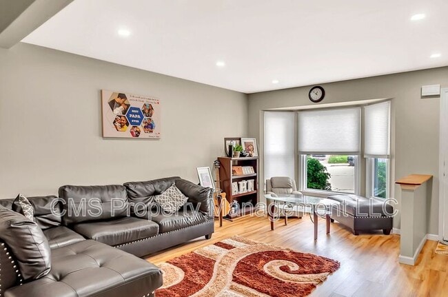 Building Photo - 22 Hickory Ct