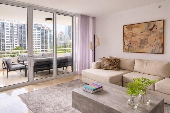 Building Photo - 848 Brickell Key Dr