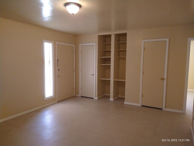 Building Photo - 359 Waxwood Ln