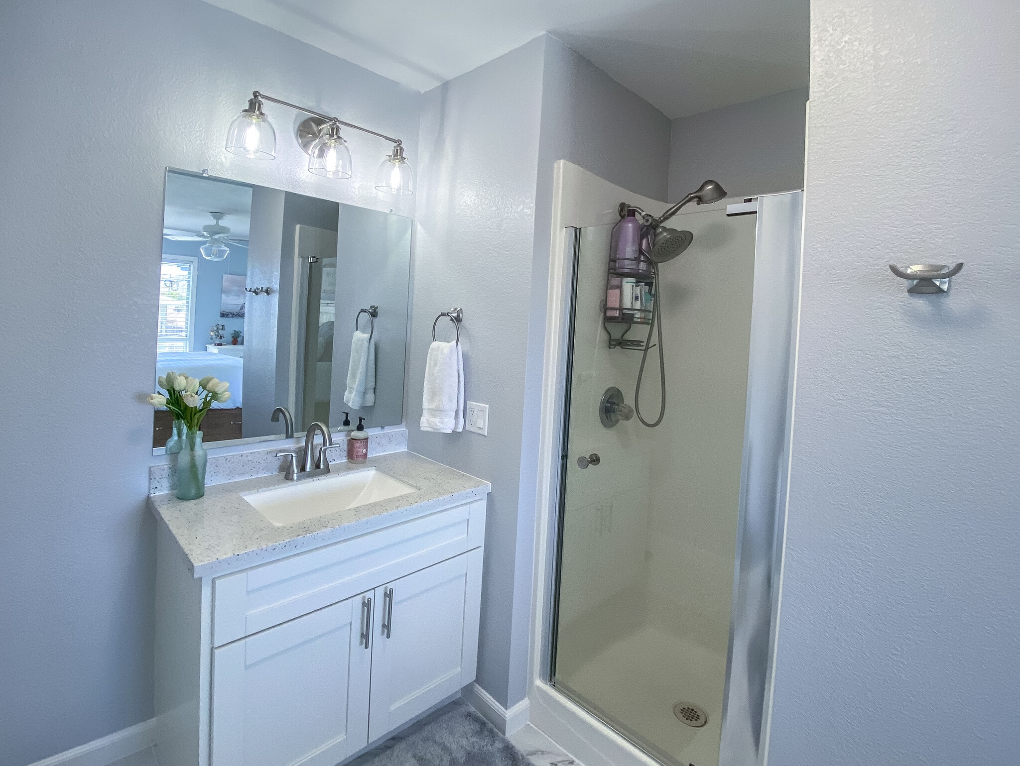 Main bathroom - 711 Wailepo Pl